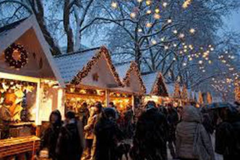 Cigale Zingt Op De Kerstmarkt In Enkhuizen